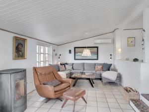 Holiday Home Sharanya - 500m from the sea by Interhome