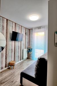 LEscale-Chambre-Orly-T7-RER C&D