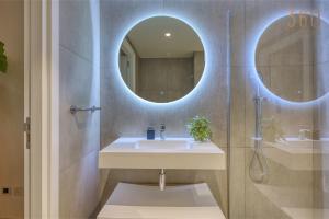 The Official Mercury Suites, APT with access to Pool by 360 Estates