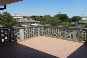 Flat with luminous terrace close to the sea