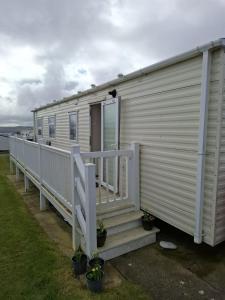 Wilma Retreat, Flower of May