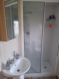 Wilma Retreat, Flower of May