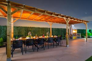 Almost Heaven Villa by Fidalsa