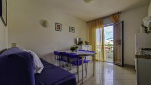 Modern flat with terrace near the sea-Beahost