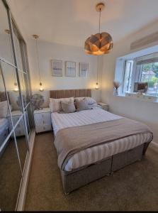 Spacious 4BR 2 baths House, Near Canary Wharf DLR Access