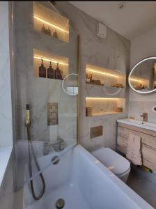 Spacious 4BR 2 baths House, Near Canary Wharf DLR Access