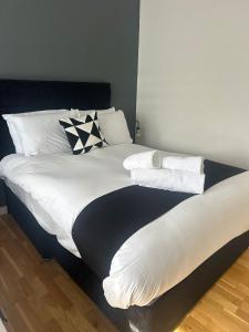 Spacious 4-Bedrooms Corporate Flat - Prime Location