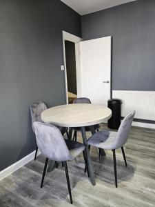 Spacious 4-Bedrooms Corporate Flat - Prime Location