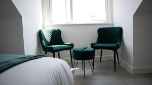 Prestige Stays Cardiff Spacious 3-Bedroom 2-Bathroom Apartment on City Road CF24 Wi-Fi & Lockbox Check-In