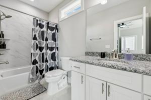 Friends in Skyline Places Luxurious Brand New Build, Great for Groups, 10 min to Downtown Nash