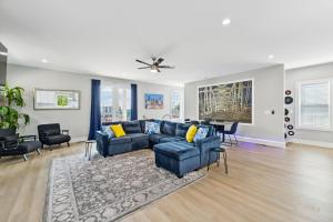 Friends in Skyline Places Luxurious Brand New Build, Great for Groups, 10 min to Downtown Nash