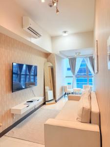 Uptown Parksuites Tower 1