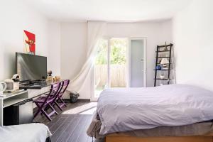 Chambre avec entrée indépendante-Jardin privé- 200m des plages