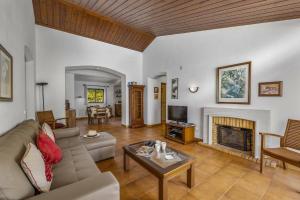 Villa Aveiros by Villa Plus