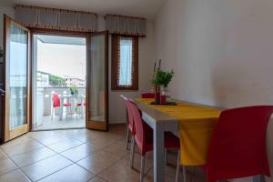 Colorful modern flat next to the beach