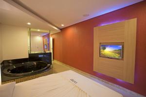 DOM Suites motel (Adult Only)