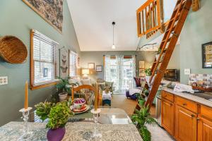 Unique and Artistic Retreat Near Rehoboth Beach!