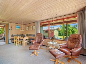 Holiday Home Geertje - 900m from the sea by Interhome