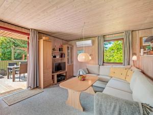 Holiday Home Geertje - 900m from the sea by Interhome