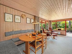 Holiday Home Geertje - 900m from the sea by Interhome