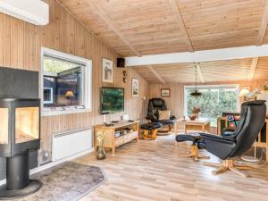 Holiday Home Hillegonde - 200m from the sea by Interhome
