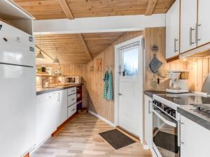 Holiday Home Hillegonde - 200m from the sea by Interhome