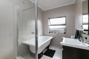 Modern 3 Bedroom Apartment in Lifestyle Estate