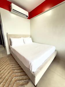 Studio Suite with Queen Bed and Mountain View beside Abreeza Mall