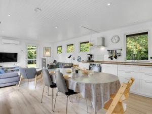 Holiday Home Vickie - 600m from the sea by Interhome