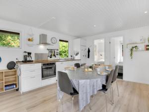 Holiday Home Vickie - 600m from the sea by Interhome