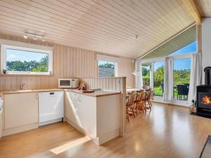Holiday Home Vincent - 25m from the sea by Interhome
