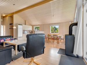 Holiday Home Vincent - 25m from the sea by Interhome
