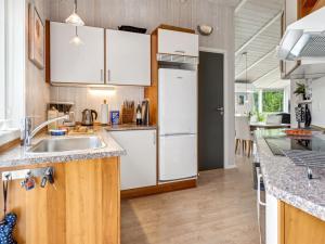 Holiday Home Eljena - 700m from the sea by Interhome