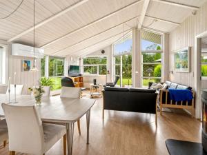 Holiday Home Eljena - 700m from the sea by Interhome