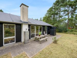 Holiday Home Trena - 1-2km to the inlet by Interhome