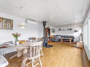 Holiday Home Tenho - 150m from the sea by Interhome