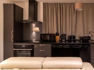 Luxury ground floor modern flat close to city with free parking
