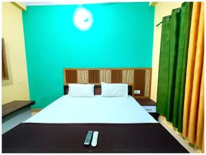 Hotel Kashi # Stay Near Kashi Vishwanath Temple & Ganga Ghat#Fully Air Conditioning Room#FreeWi-Fi-Parking-Lift -Room Service- Best Hotel In Varanasi