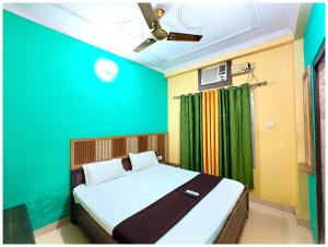 Hotel Kashi # Stay Near Kashi Vishwanath Temple & Ganga Ghat#Fully Air Conditioning Room#FreeWi-Fi-Parking-Lift -Room Service- Best Hotel In Varanasi