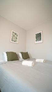 Stylish, Central Studio Close to Tram & Shops