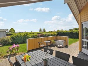 Holiday Home Halla - 250m from the sea by Interhome