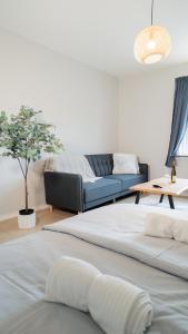 Stylish, Central Studio Close to Tram & Shops