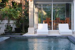 Ubud White pool Villa for 6 ppl
