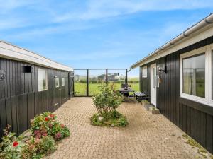 Holiday Home Snioulf - 10m from the sea by Interhome