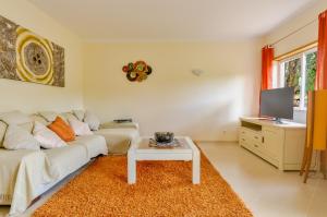Ground floor 2 Bed Apt with private Garden on Oasis Parque AT38