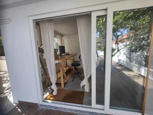 Spacious 3BR - Fireplace, garden studio and surfboards