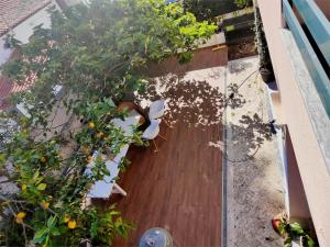 Spacious 3BR - Fireplace, garden studio and surfboards