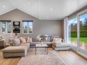 Holiday Home Bent - from the sea by Interhome