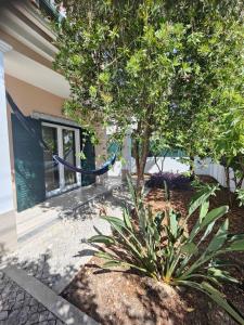 Spacious 3BR - Fireplace, garden studio and surfboards