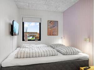 Holiday Home Hellena - 600m from the sea by Interhome